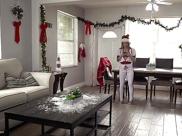 Christmas fuck after fingering with skinny Roxy Ryder