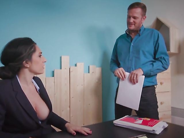 Eloa Lombard anal office affair with a horny dude