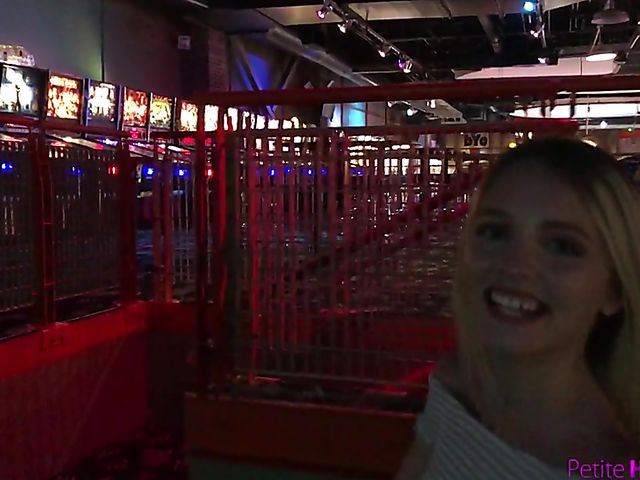 Small blonde spinner with big blue eyes Kate Bloom gets boned