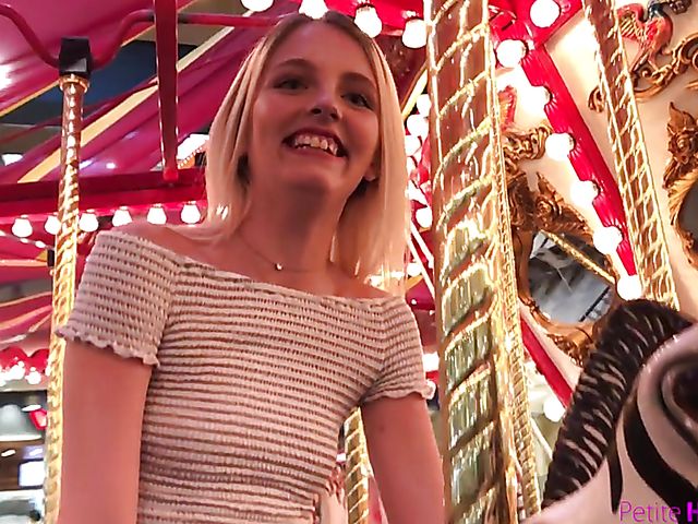 Small blonde spinner with big blue eyes Kate Bloom gets boned