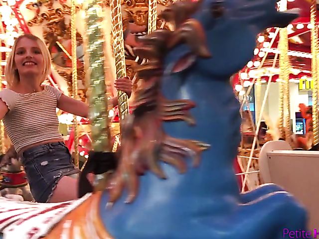 Small blonde spinner with big blue eyes Kate Bloom gets boned