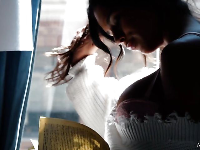 Curvy big natural tits teen Autumn Falls loves reading while masturbating