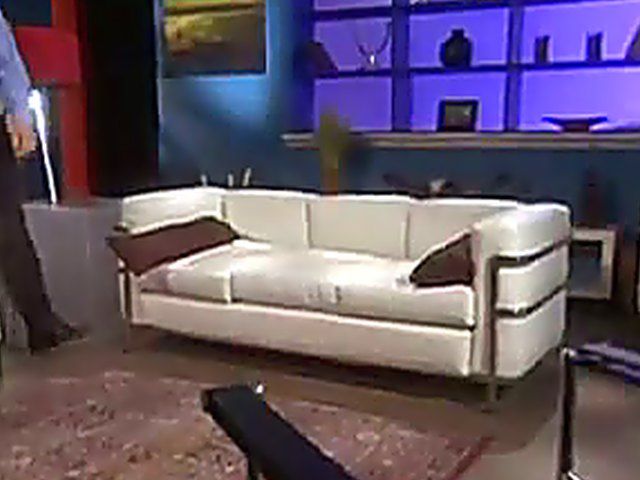 Amazing blonde gives her girlfriend an orgasm