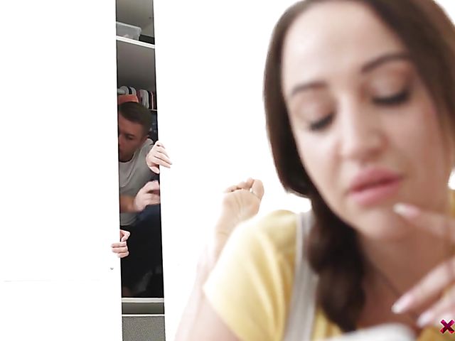 Natali Ruby - Easy babe DP with two studs in her bedroom