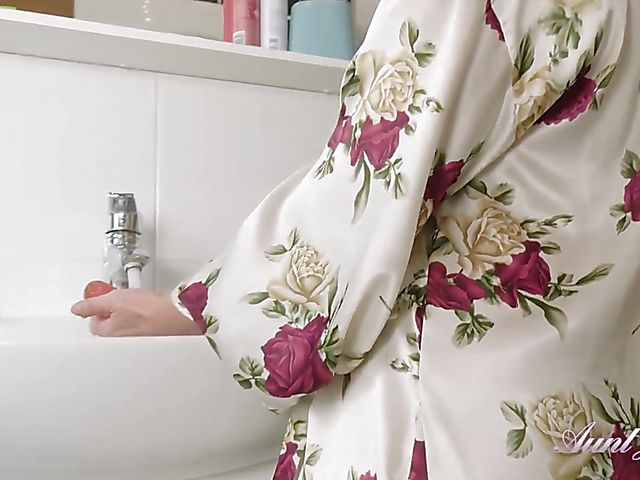 Mature dildo addict Esmerelda fucks herself in the bathroom