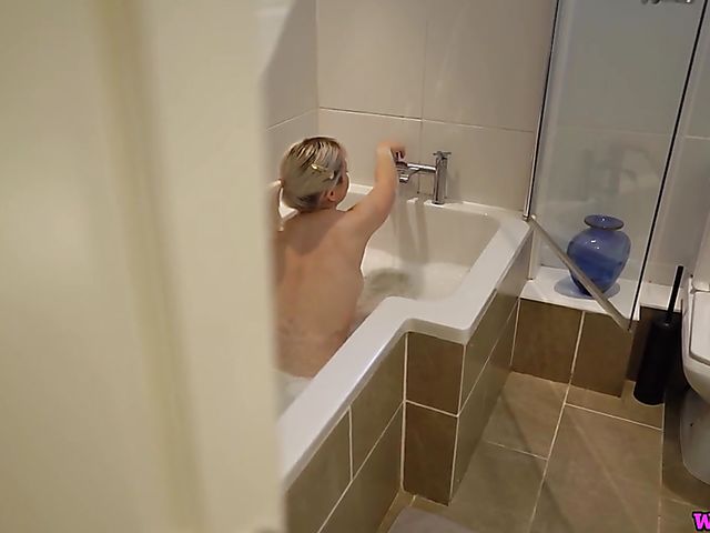 Bathroom spy on Cherry English with her dildo