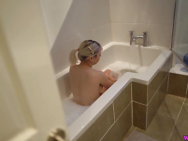 Bathroom spy on Cherry English with her dildo