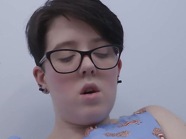 Kat Cum - Short hair brunette with glasses masturbate with her red toy
