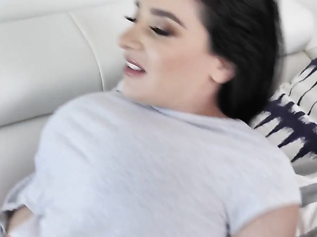 Sheena Ryder - Solo MILF brunette with her clear dildo