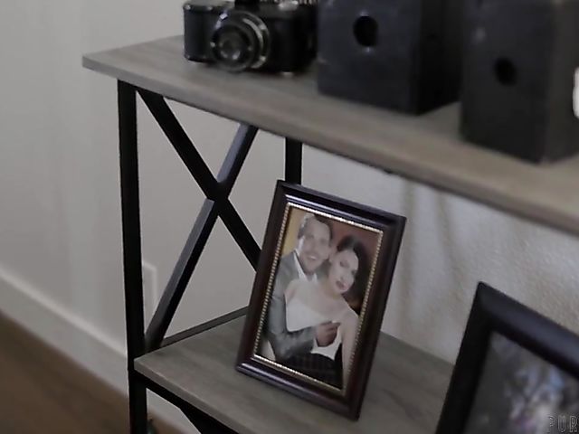 Amnesiac Tyler Nixon fucks dirty MILF Sovereign Syre