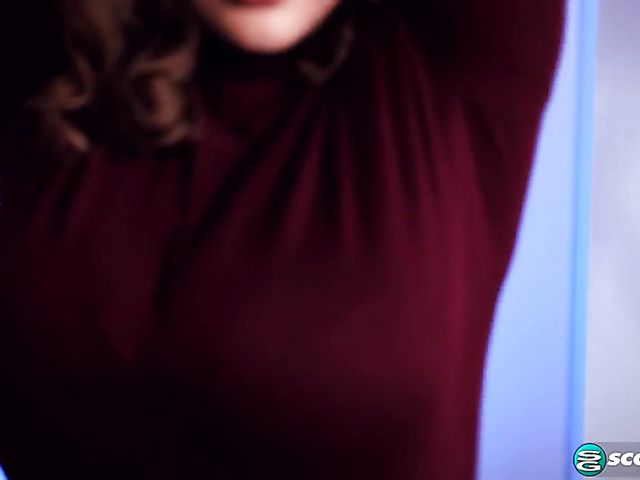 Huge tits solo with a pink toy with curvy Daria