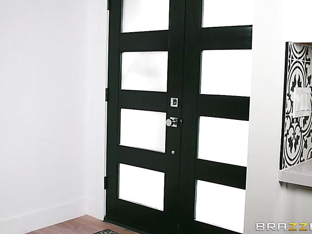 Sneaky fuck in the kitchen with teen slut Vanna Bardot