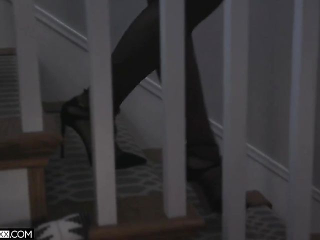 Tight brunette MILF is nylons Eva Long is so good at it