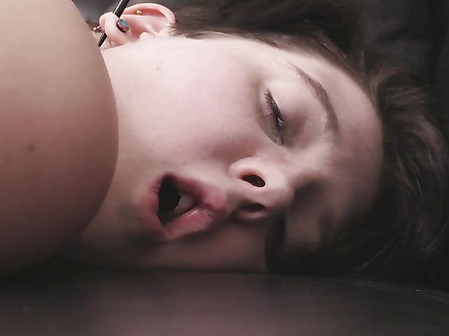 Short hair solo with Kat Shining who likes her new toy