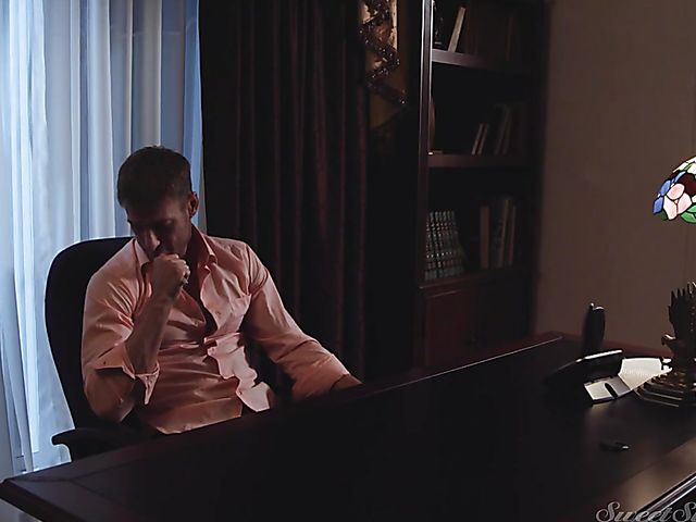 Ryan Mclane enjoys Riley Reyes' milf natural tits and pussy in the night on Valentine's Day