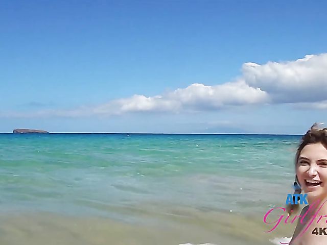 Nude beach girlfriend Jane Wilde shows it all