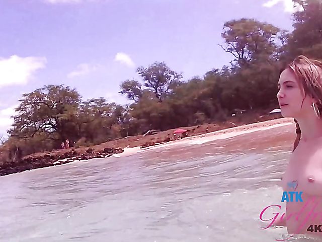 Nude beach girlfriend Jane Wilde shows it all