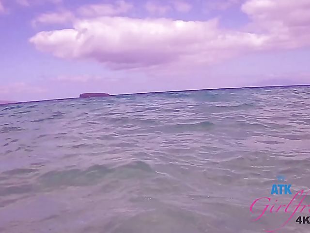 Nude beach girlfriend Jane Wilde shows it all