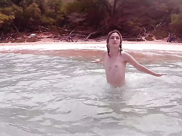 Nude beach girlfriend Jane Wilde shows it all