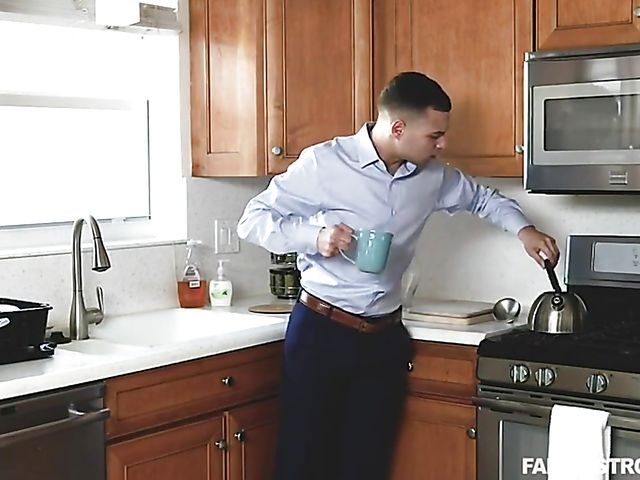 Horny sister Rachel Rivers does her best to turn on her stepbrother