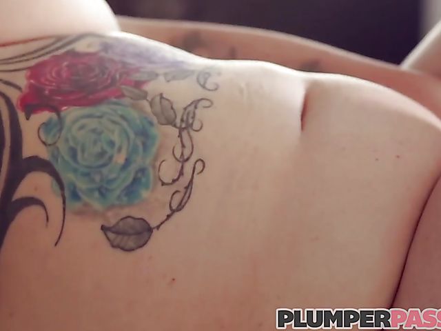 Sensual SSBBW masturbation featuring tattooed plumper Amber Monroe