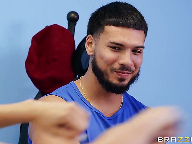 Katana Kombat and Abella Danger lesbian squirt workout