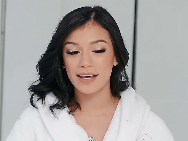 Lesbian big tits brunette Payton Preslee gets eaten out by Savannah Sixx