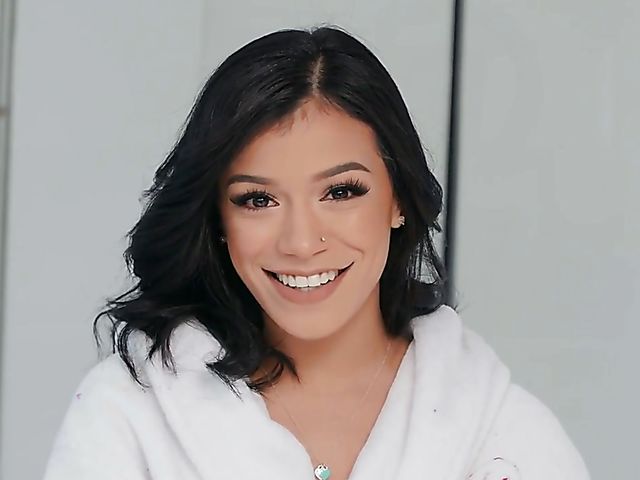 Lesbian big tits brunette Payton Preslee gets eaten out by Savannah Sixx