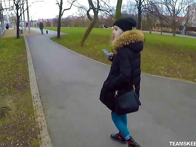Eva Elfie - Public blowjob for money in the park