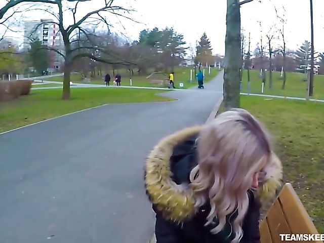 Eva Elfie - Public blowjob for money in the park