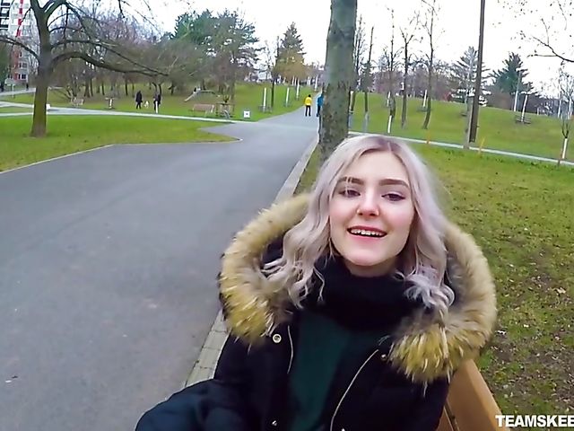 Eva Elfie - Public blowjob for money in the park