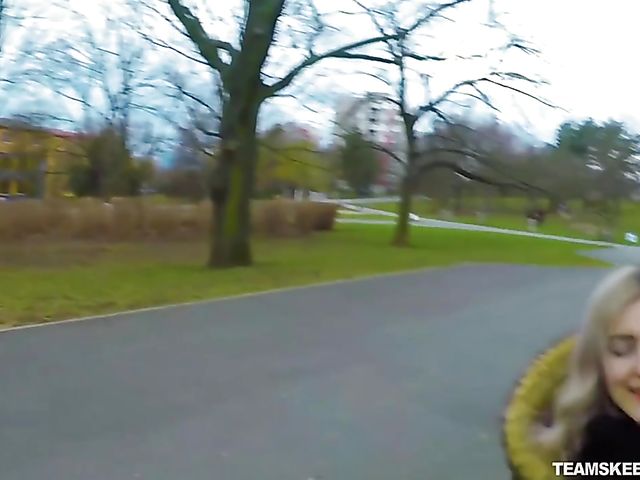 Eva Elfie - Public blowjob for money in the park