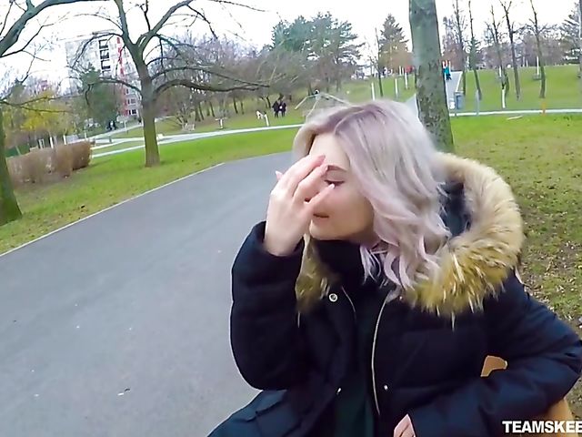 Eva Elfie - Public blowjob for money in the park