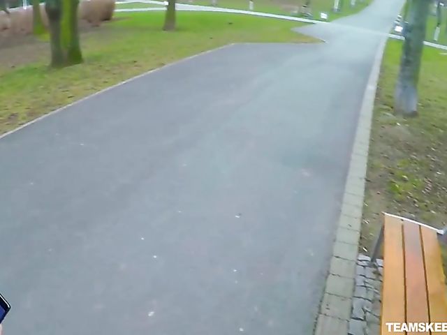 Eva Elfie - Public blowjob for money in the park