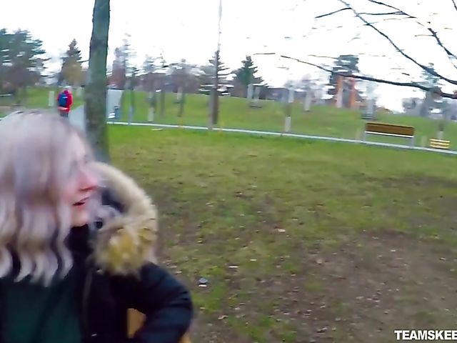 Eva Elfie - Public blowjob for money in the park