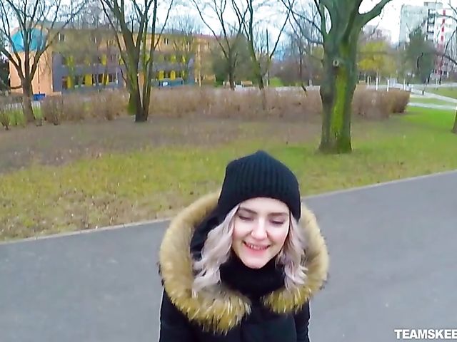 Eva Elfie - Public blowjob for money in the park