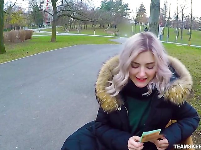 Eva Elfie - Public blowjob for money in the park