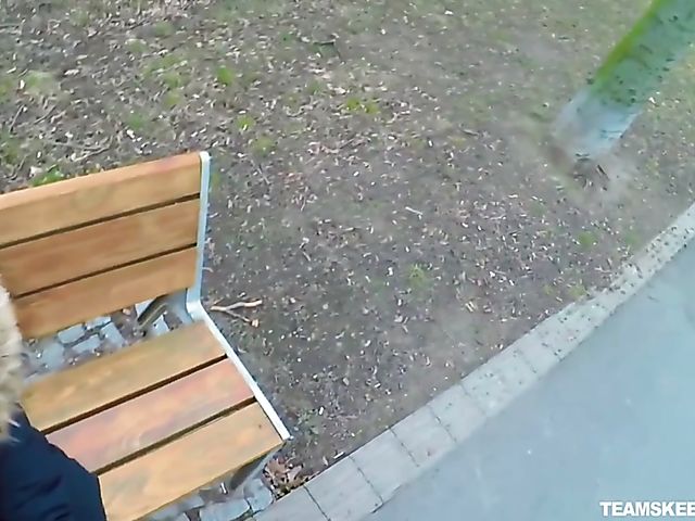 Eva Elfie - Public blowjob for money in the park