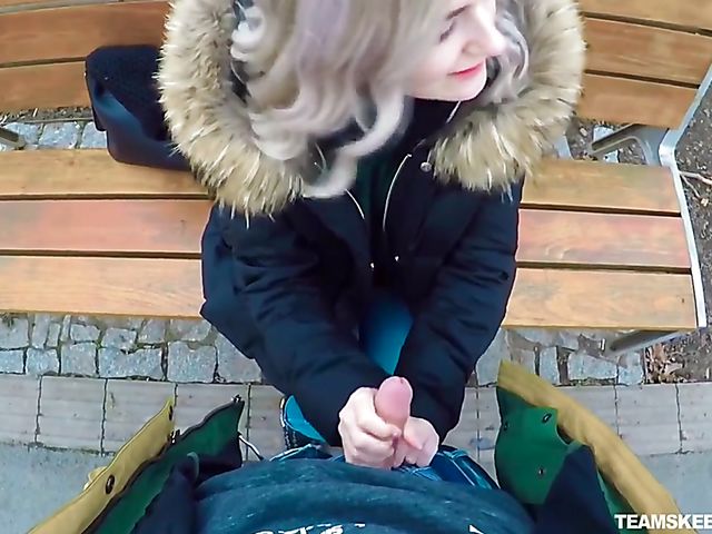 Eva Elfie - Public blowjob for money in the park