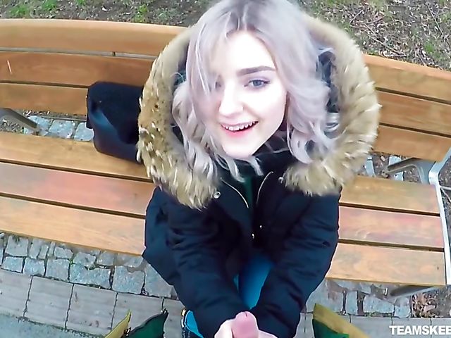 Eva Elfie - Public blowjob for money in the park