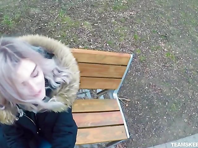 Eva Elfie - Public blowjob for money in the park