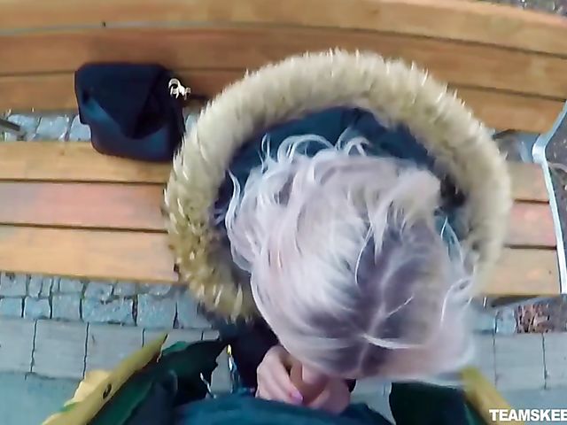 Eva Elfie - Public blowjob for money in the park