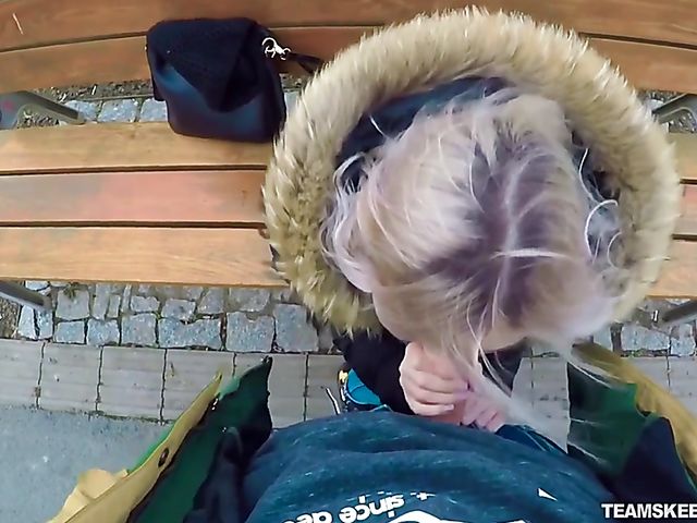 Eva Elfie - Public blowjob for money in the park