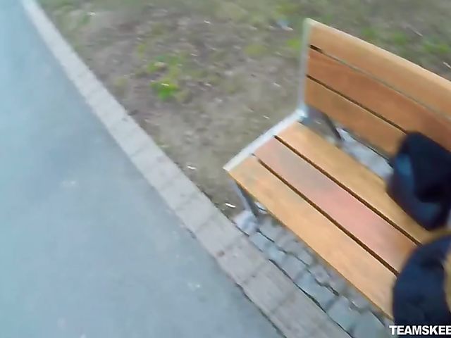 Eva Elfie - Public blowjob for money in the park