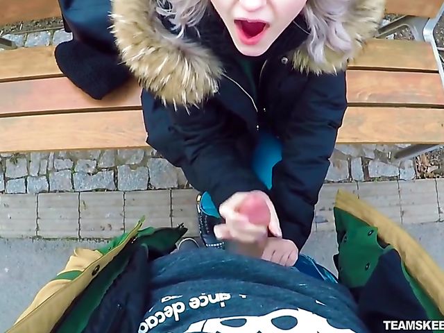 Eva Elfie - Public blowjob for money in the park