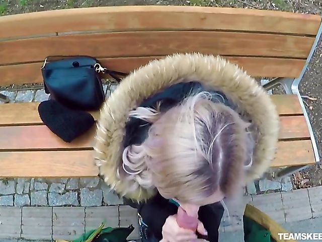 Eva Elfie - Public blowjob for money in the park