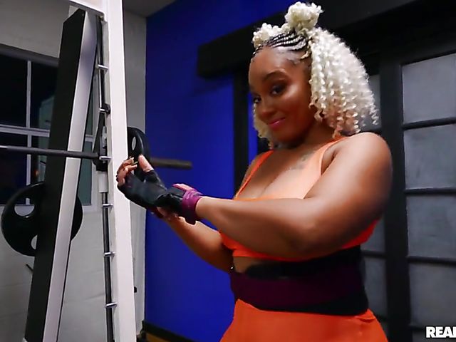Mimi Curvaceous - Bootylicious ebony gym affair with Jmac