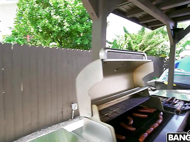 Very hot BBQ with bubble butt latina Kosame Dash