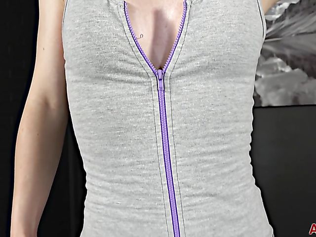 Gymnastics and pussy workout with flexible solo mom Serena Blair