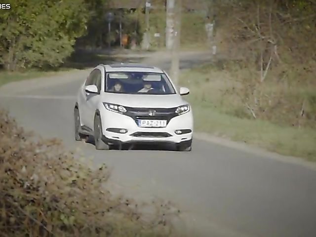 Amirah Adara anal banged after Zazie Skymm's blowjob for the cam